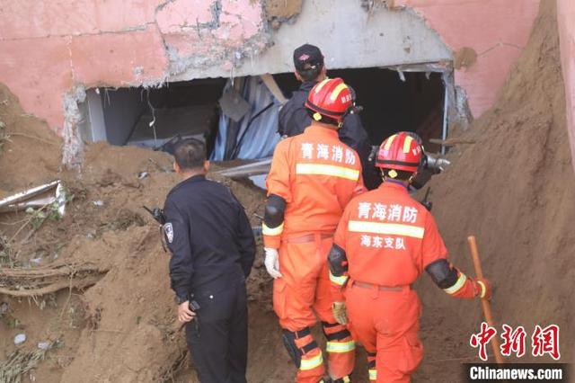 【中國新聞網】青海互助發(fā)生山體滑坡致11人被困 公安消防緊急救援