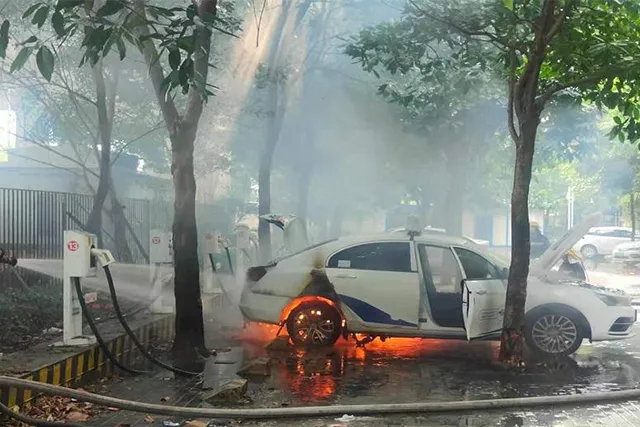 多地出現(xiàn)車輛自燃 高溫天用車注意這些