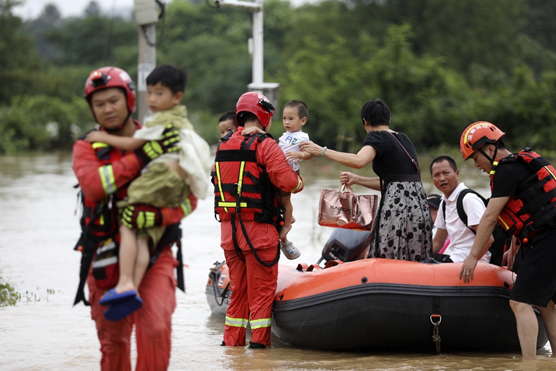 【新華社】湖南多地遭遇強降雨 全力轉移受災群眾